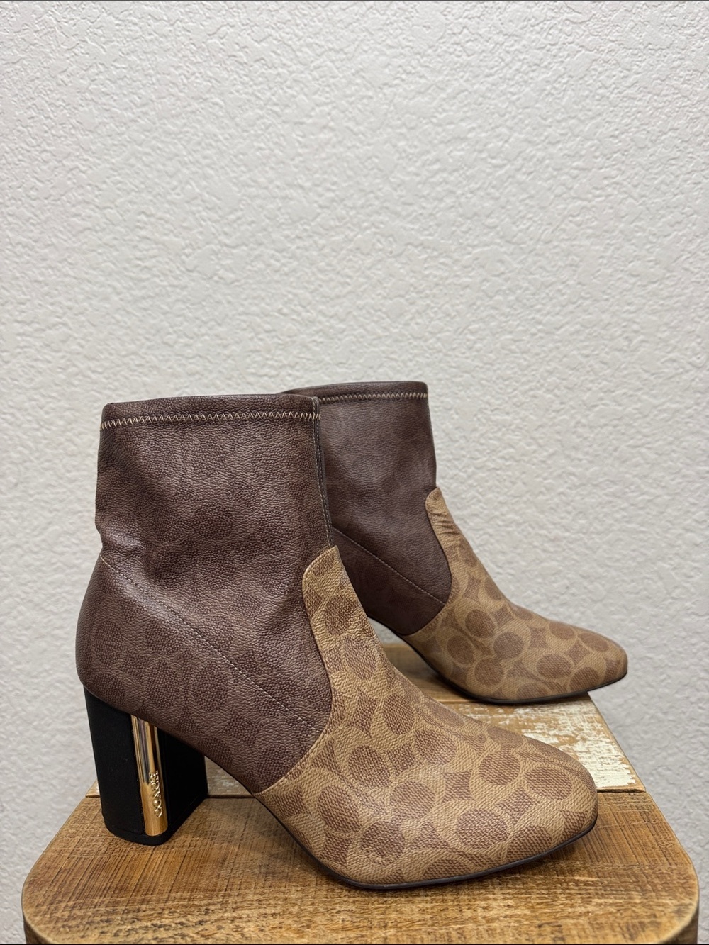Coach Margot Monogram Coated Canvas Boots 9.5 NEW - Picture 2 of 8